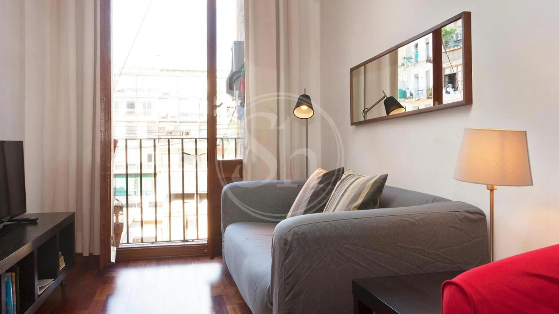 Tranquilo Y Luminoso Apartamento En El Eixample contacts
